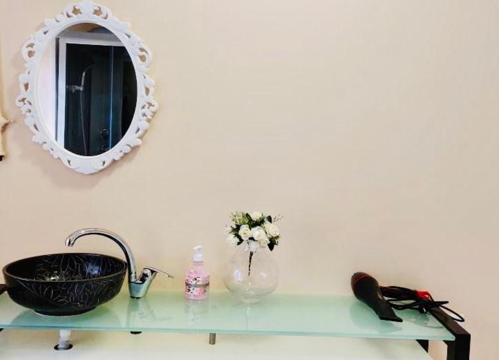 Like Home Hostel Na Shevchenko, 162Б อัลมาตี ภายนอก รูปภาพ