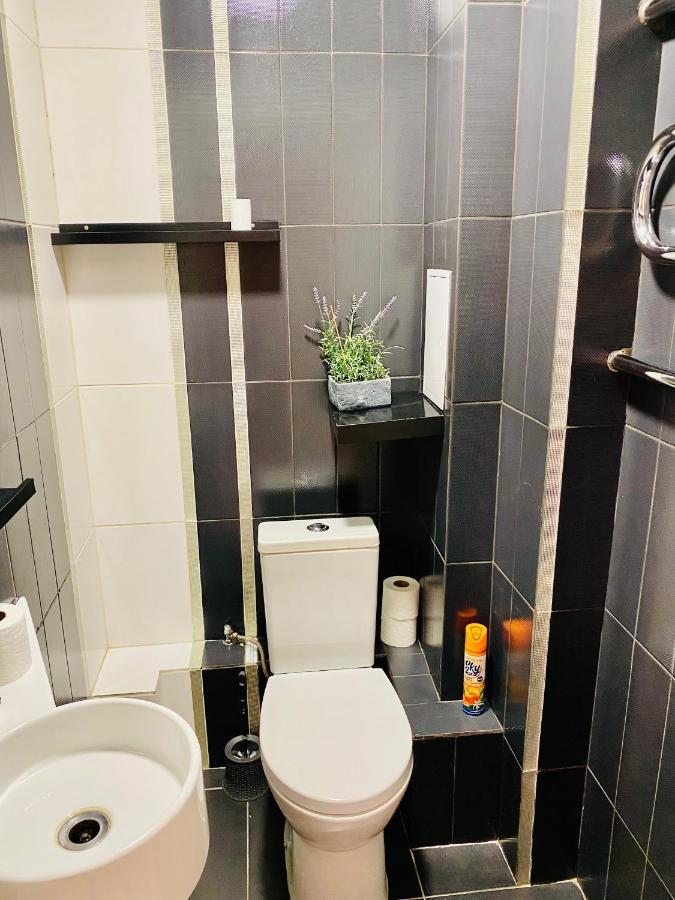 Like Home Hostel Na Shevchenko, 162Б อัลมาตี ภายนอก รูปภาพ